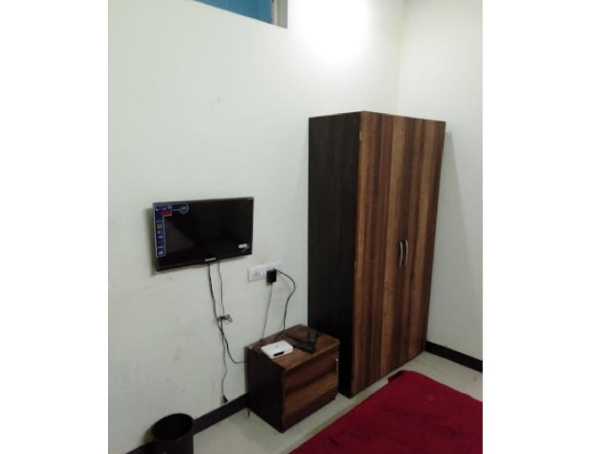 Hotel Adarsh, Ujjain Bagian luar foto