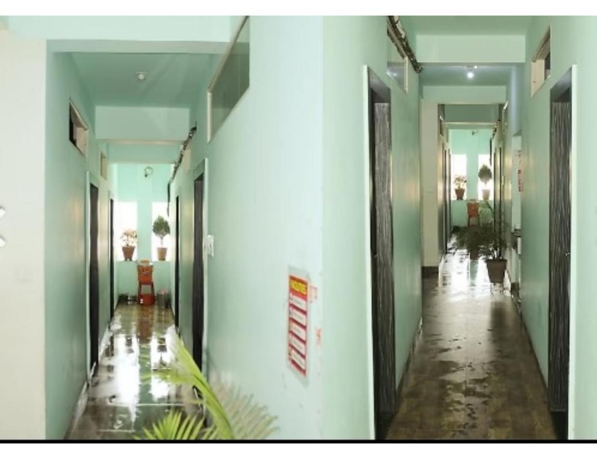 Hotel Adarsh, Ujjain Bagian luar foto