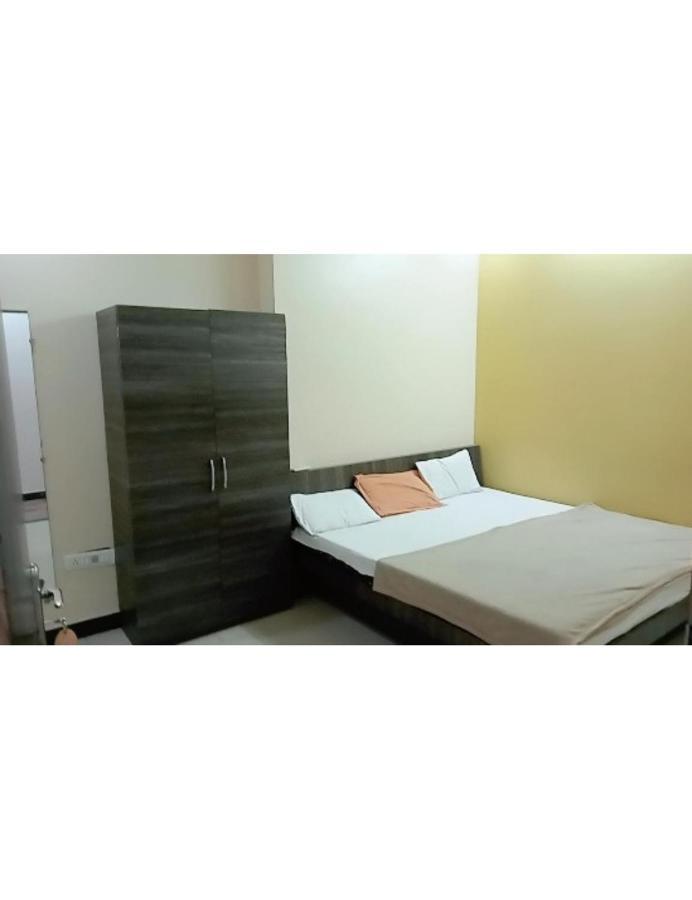 Hotel Adarsh, Ujjain Bagian luar foto