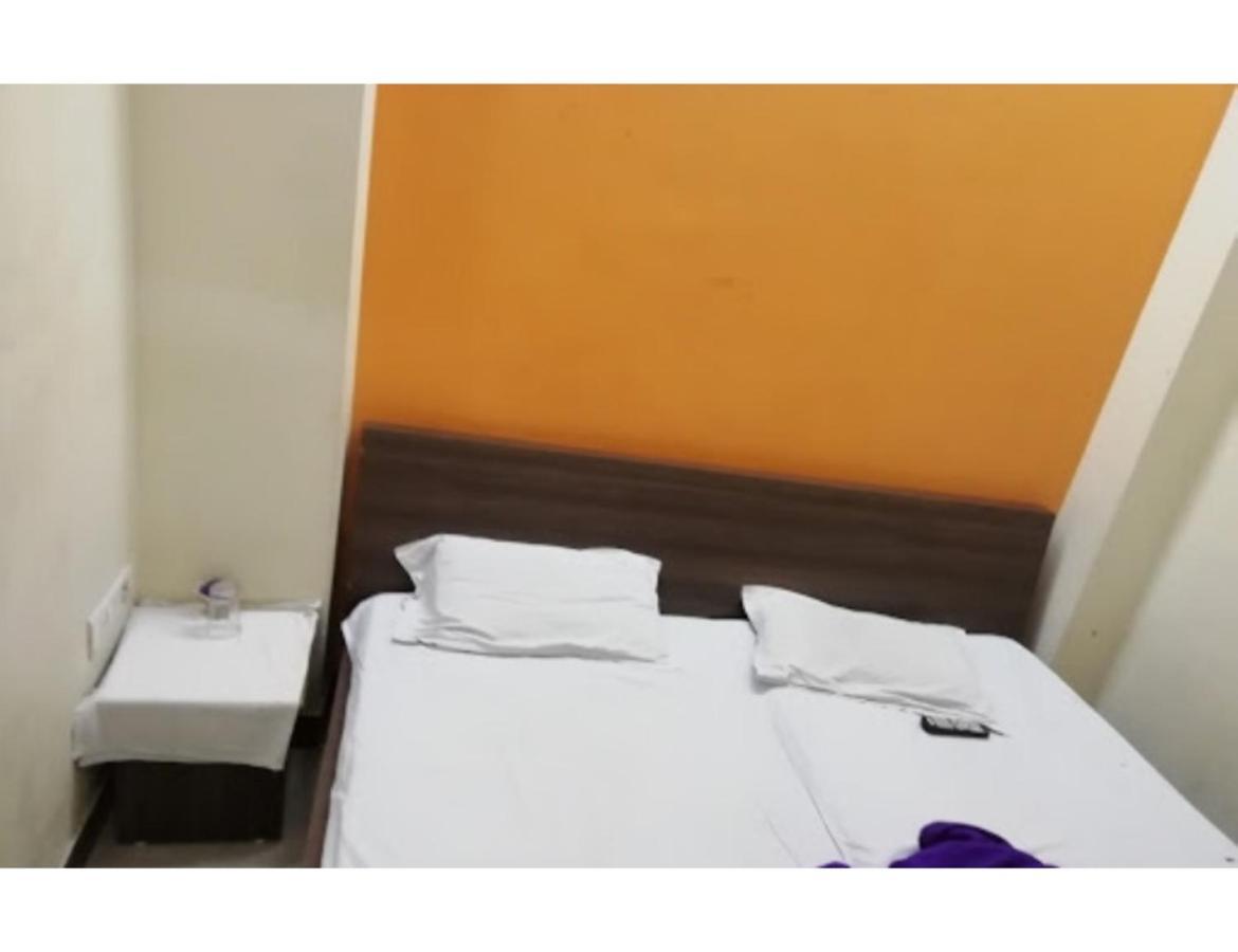 Hotel Adarsh, Ujjain Bagian luar foto
