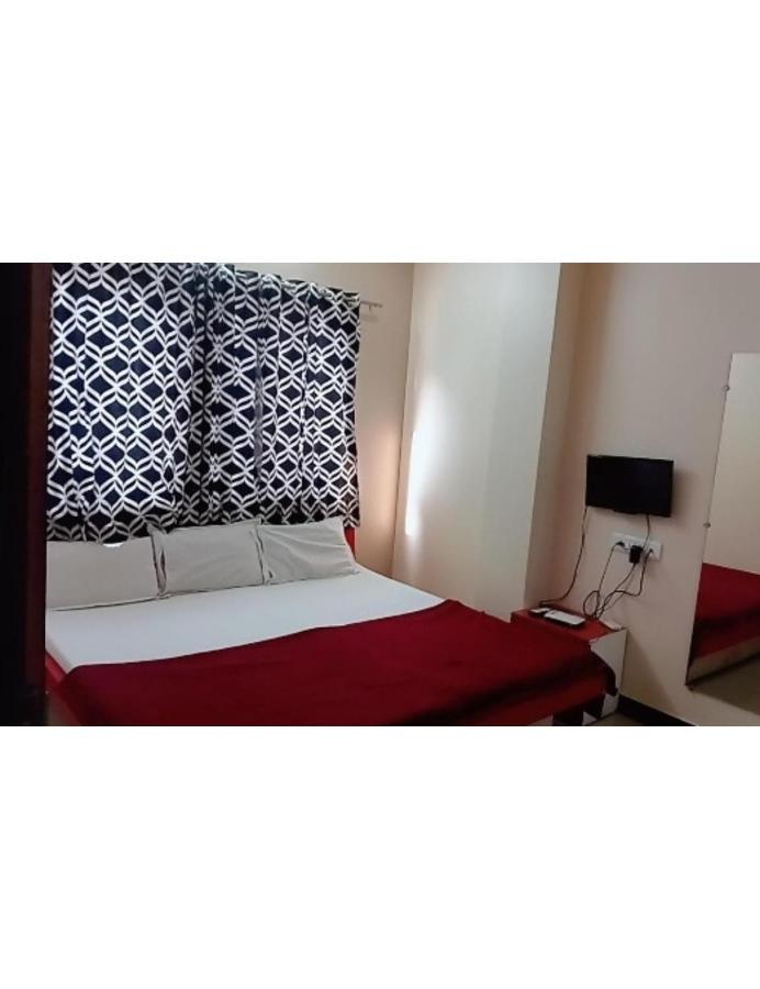 Hotel Adarsh, Ujjain Bagian luar foto