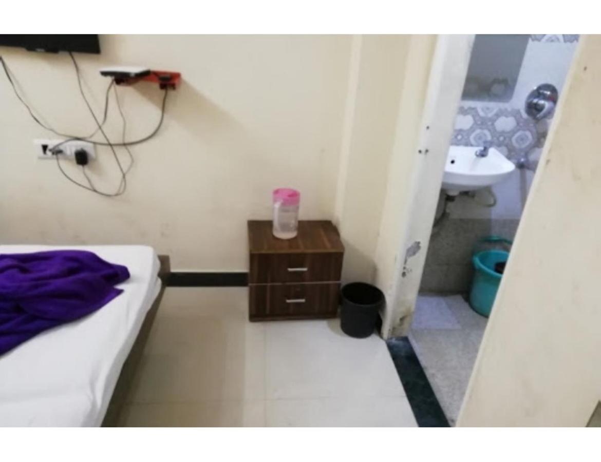 Hotel Adarsh, Ujjain Bagian luar foto