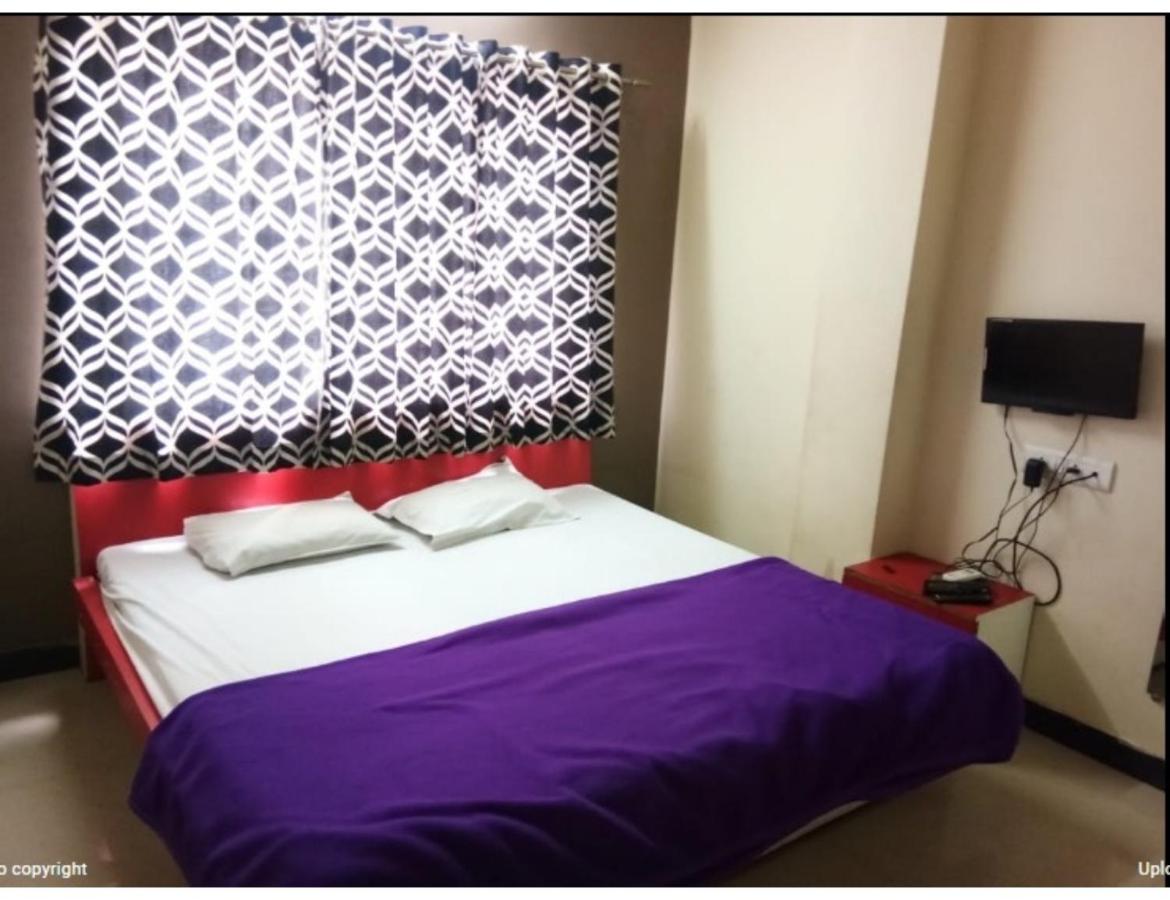 Hotel Adarsh, Ujjain Bagian luar foto