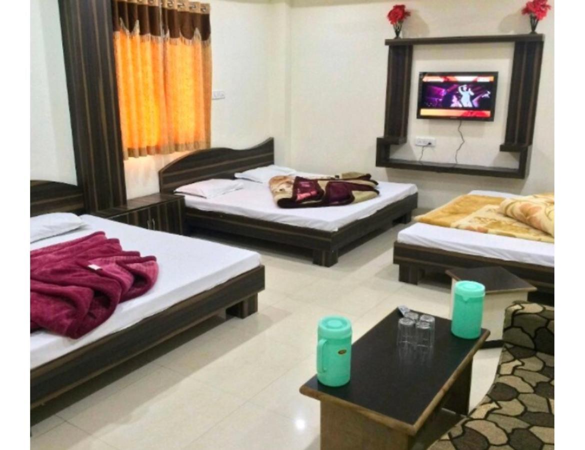 Hotel Adarsh, Ujjain Bagian luar foto