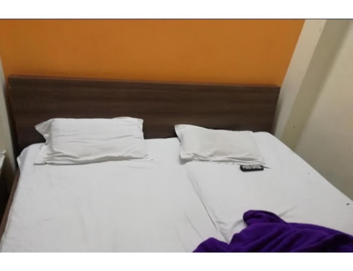 Hotel Adarsh, Ujjain Bagian luar foto
